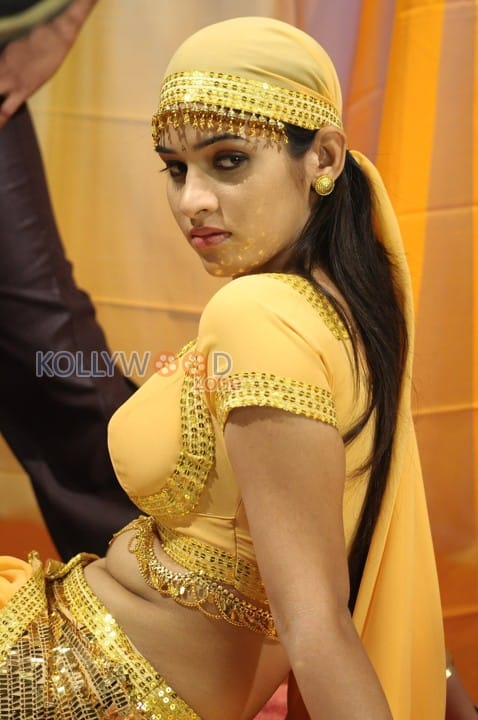 Mei Maranthen Heroine Sanyathara Stills 17