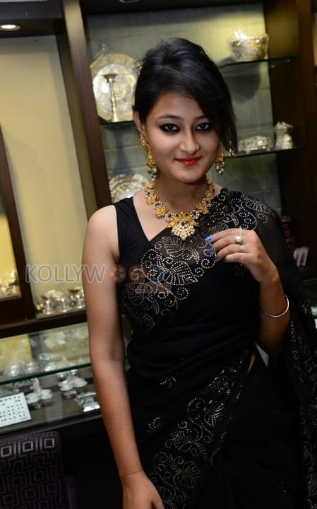 Nilofer At Hiya Jewellers Curtain Raiser Event Photos 04