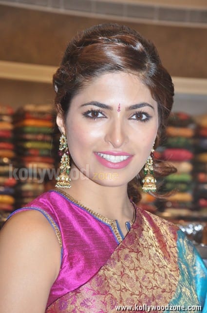 Parvathy Omanakuttan Womens World Store Photos 06