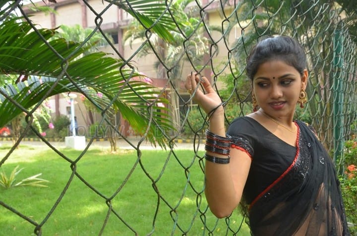 Saiva Komali Heroine Manishajith Sexy Saree Photos 03