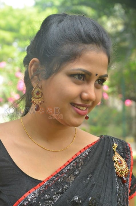 Saiva Komali Heroine Manishajith Sexy Saree Photos 13