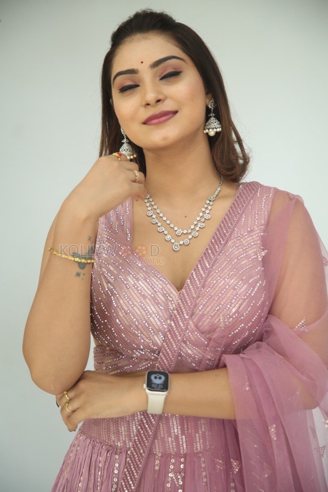 Tollywood Heroine Kashvi at Veekshanam Pre Release Event Pictures 11