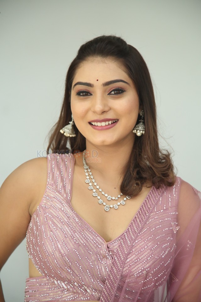 Tollywood Heroine Kashvi at Veekshanam Pre Release Event Pictures 21