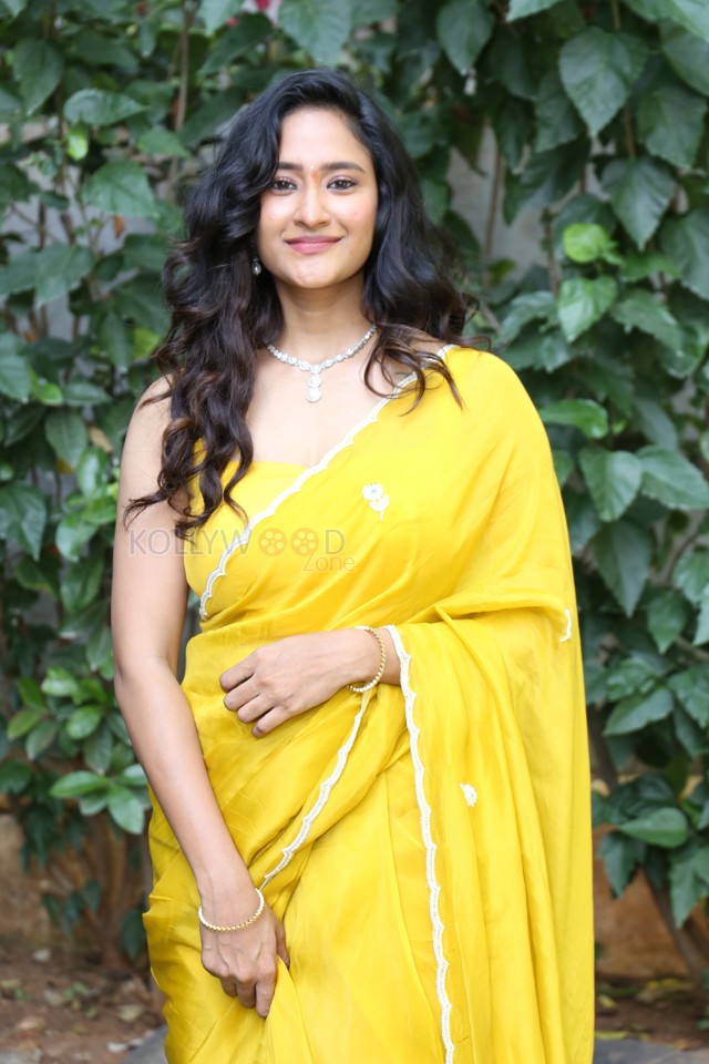 Actress Manika Chikkala at Dhandoraa Movie Launch Photos 13