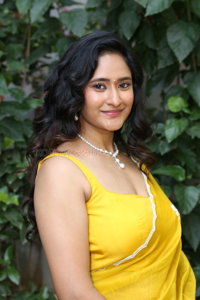 Actress Manika Chikkala at Dhandoraa Movie Launch Photos 26