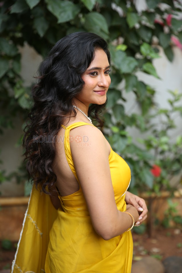 Actress Manika Chikkala at Dhandoraa Movie Launch Photos 36