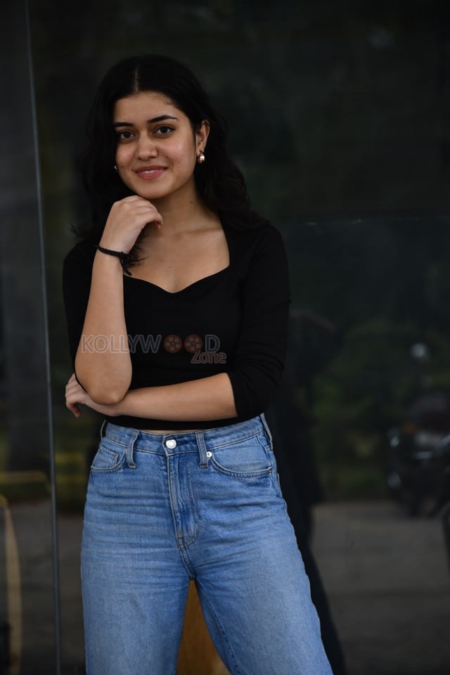 Heroine Aishwarya Sharma at Drinker Sai Pre release Press Meet Photos 01