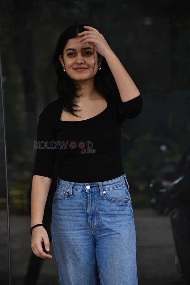 Heroine Aishwarya Sharma at Drinker Sai Pre release Press Meet Photos 02