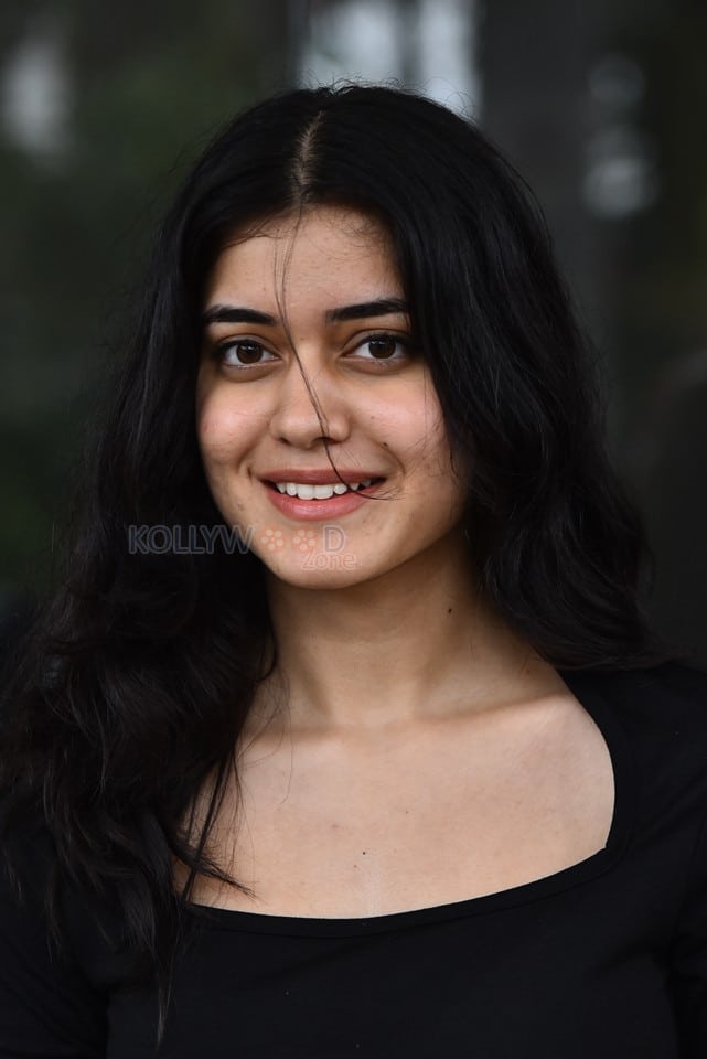 Heroine Aishwarya Sharma at Drinker Sai Pre release Press Meet Photos 18