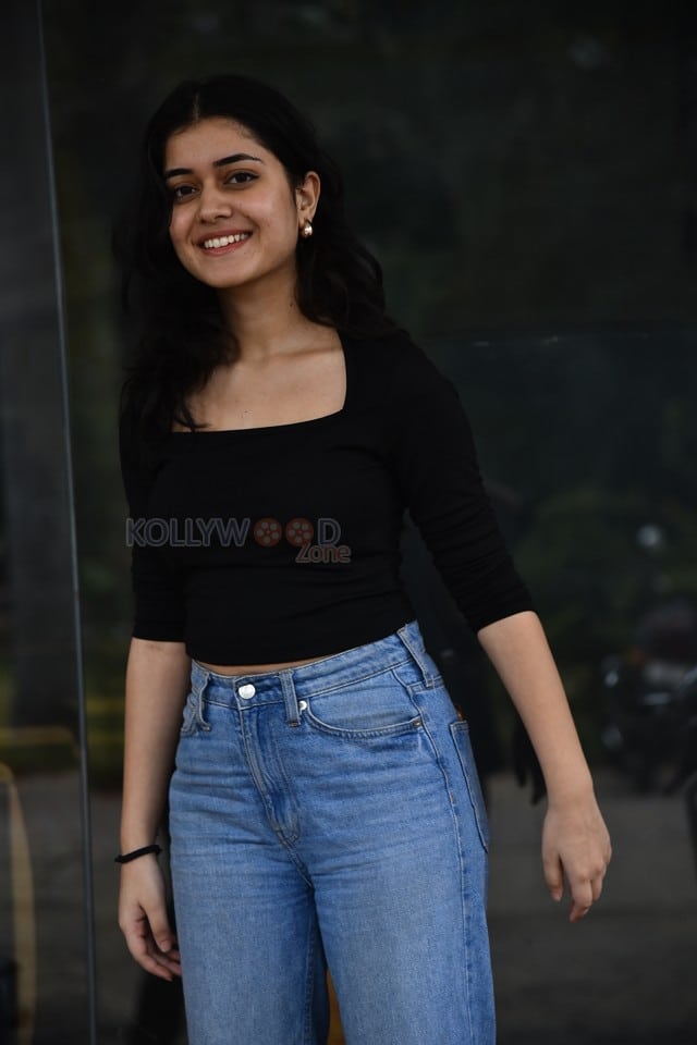 Heroine Aishwarya Sharma at Drinker Sai Pre release Press Meet Photos 34