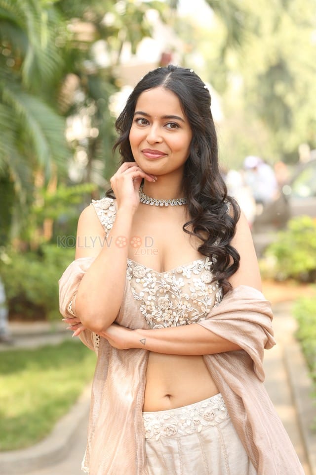 Heroine Meghna Mukherjee at Barabar Premistha Movie Teaser Launch Photos 21