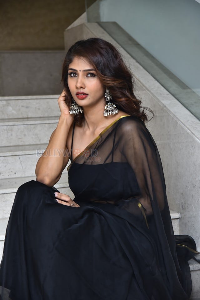 Saaree Movie Heroine Aaradhya Devi Sexy in a Black Saree with Sleeveless Blouse Photos 13