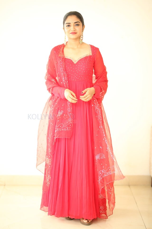 Actress Malavika Manoj at Oh Bhama Ayyo Rama Teaser Launch Photos 11