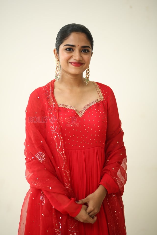 Actress Malavika Manoj at Oh Bhama Ayyo Rama Teaser Launch Photos 18