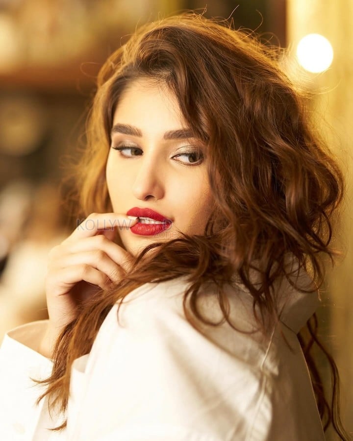 Azaad Heroine Rasha Thadani Valentine s Day Glam Pictures 03