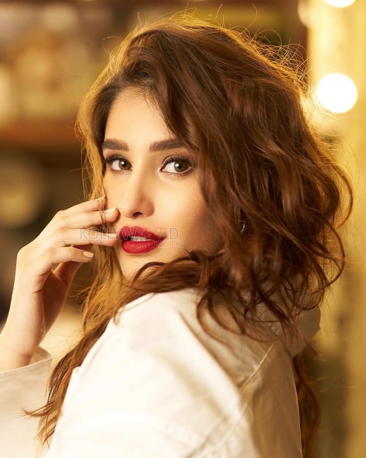 Azaad Heroine Rasha Thadani Valentine s Day Glam Pictures 05