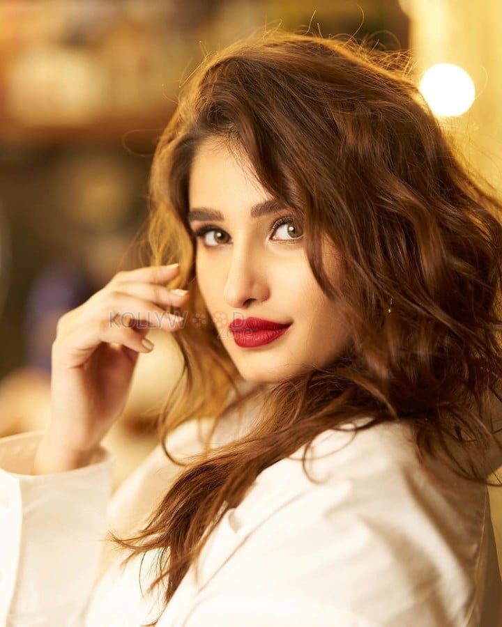 Azaad Heroine Rasha Thadani Valentine s Day Glam Pictures 06