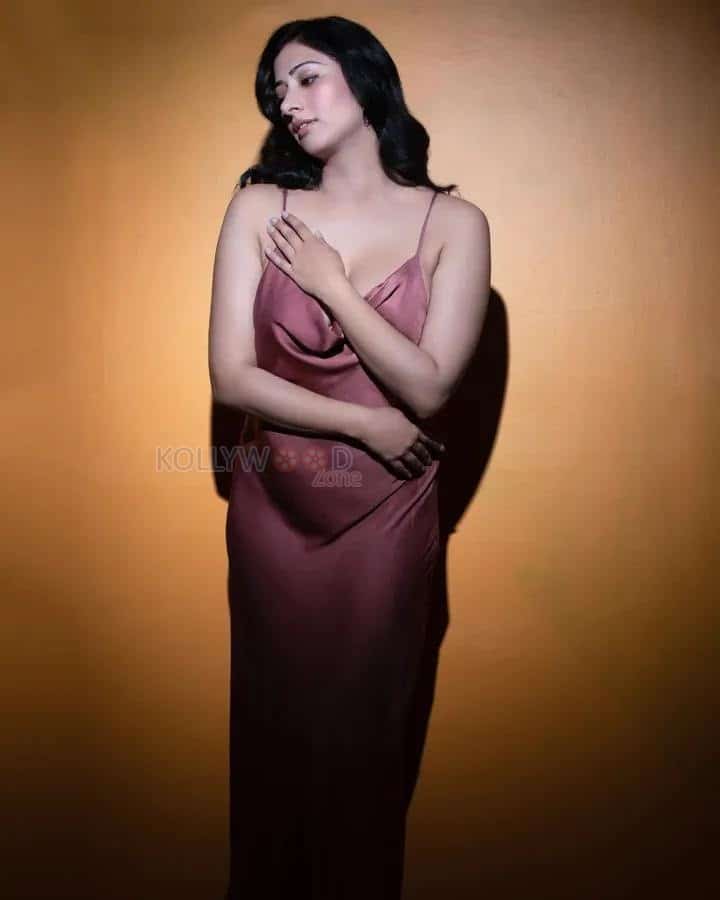 Sexy Niharica Raizada Navel in a Satin Maxi Dress Pictures 04