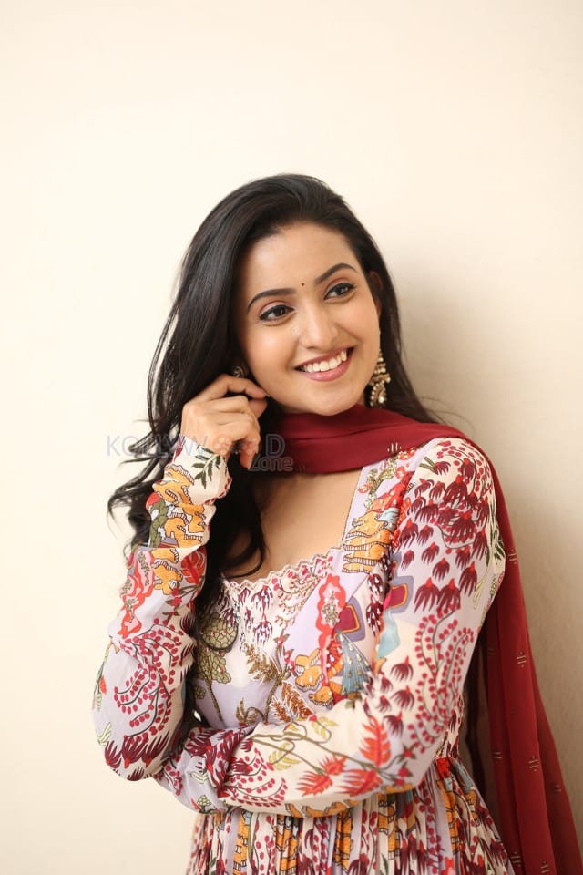 Actress Deepika Pilli at Akkada Ammayi Ikkada Abbayi Trailer Launch Photos 06