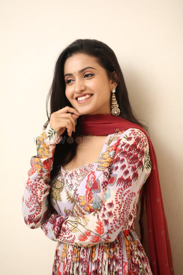 Actress Deepika Pilli at Akkada Ammayi Ikkada Abbayi Trailer Launch Photos 07