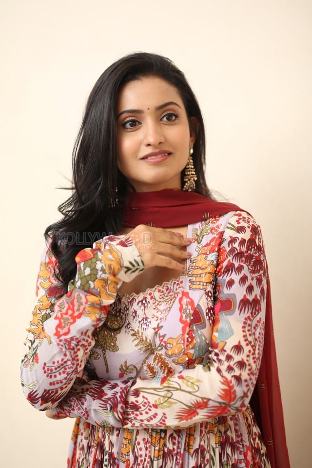 Actress Deepika Pilli at Akkada Ammayi Ikkada Abbayi Trailer Launch Photos 08