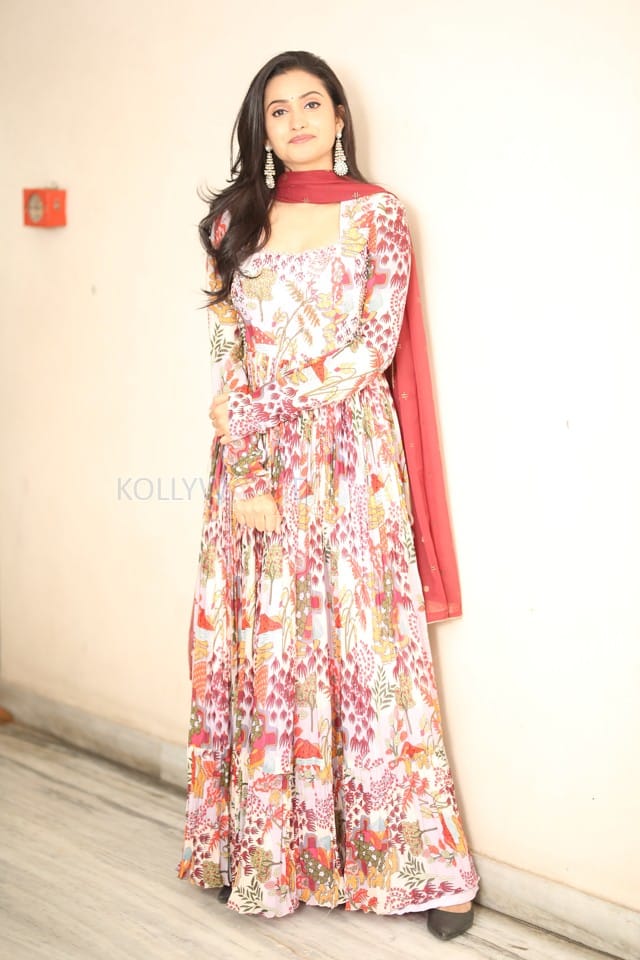 Actress Deepika Pilli at Akkada Ammayi Ikkada Abbayi Trailer Launch Photos 11