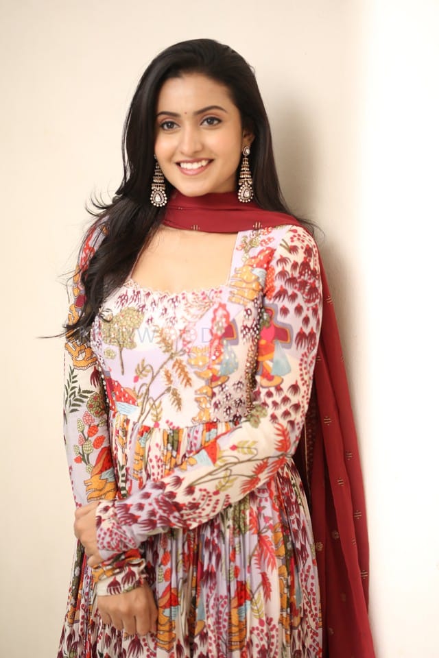 Actress Deepika Pilli at Akkada Ammayi Ikkada Abbayi Trailer Launch Photos 14