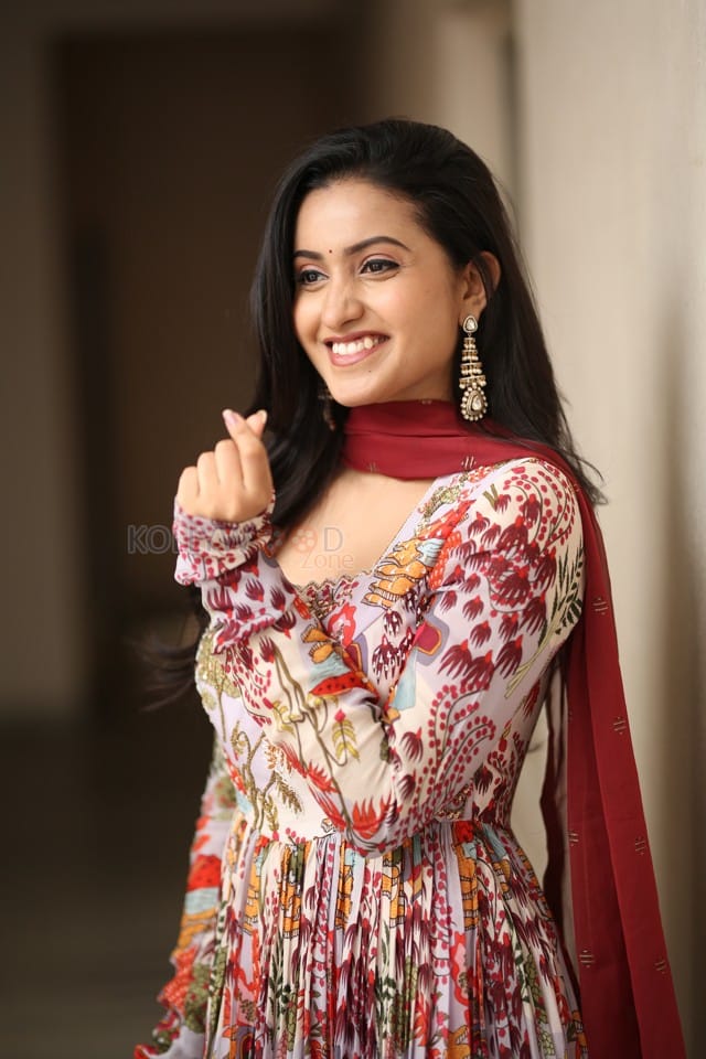 Actress Deepika Pilli at Akkada Ammayi Ikkada Abbayi Trailer Launch Photos 19