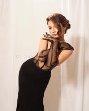 Attractive Avneet Kaur in a Black Corset Gown Pictures 04