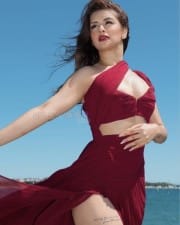 Gorgeous Diva Avneet Kaur in a Maroon Thigh High Slit Gown Photos 02