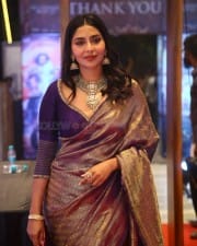 Actress Aishwarya Lekshmi at Ponniyin Selvan I Movie Pre Release Event Photos 06