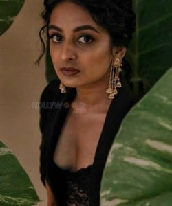 Esther Stunning Top Shot Cleavage Expose Photos Kollywood