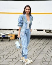 Actress Kiara Advani Standing Near the Movie Bus Photo 01