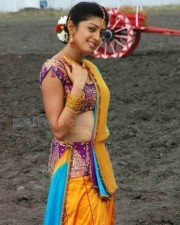 Actress Pranitha Spicy Navel Pictures