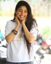 Actress Sai Pallavi at Virata Parvam Movie Interview Pictures 09