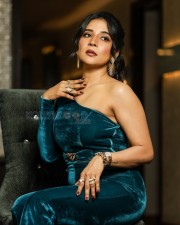 Actress Sakshi Agarwal in an One Shoulder Velvet Jumpsuit Pictures 01