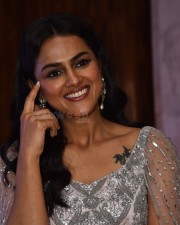 Actress Shraddha Srinath at Daaku Maharaaj Blockbuster Press Meet Photos 11