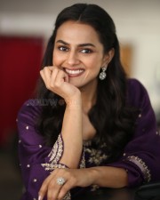 Actress Shraddha Srinath at Daaku Maharaaj Interview Pictures 01