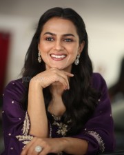 Actress Shraddha Srinath at Daaku Maharaaj Interview Pictures 04