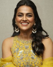 Actress Shraddha Srinath at Daaku Maharaaj Pre Release Event Photos 09