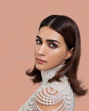 Adipurush Heroine Kriti Sanon Charming Pictures 01