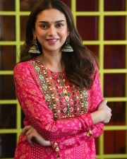 Aditi Rao Hydari at Maha Samudram Movie Interview Photos 03