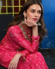 Aditi Rao Hydari at Maha Samudram Movie Interview Photos 21