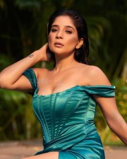 Adorable Sakshi Agarwal Poolside Pictures 02