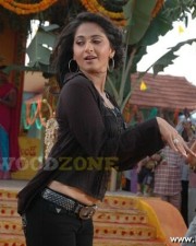 Anushka Shetty Sexy Pics In Panchakshari Movie