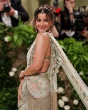 Beautiful Alia Bhatt in an Ivory Saree with Halter Neck Tulle Blouse at Hope Gala Event Pictures 04