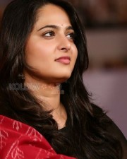 Beautiful Anushka At Rudramadevi Promotion Photos