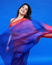 Beautiful Janhvi Kapoor in a Manish Malhotra Two Toned Cricket Themed Saree with a Sleeveless Blouse Pictures 05