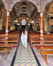 Beautiful Janhvi Kapoor in a White Saree with Sleeveless Blouse Photos 06