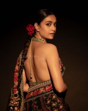 Beautiful Keerthy Suresh in a Multi Coloured Floral Saree with a Heart Shaped Backless Blouse Photos 05